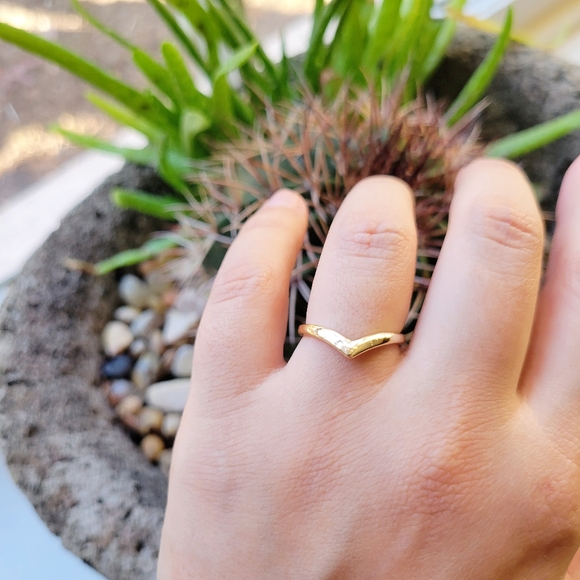 Classic Dainty Gold Arrow Wishbone Ring Band - Picture 3 of 10